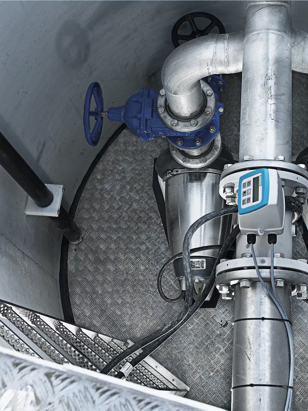 Flow metering installed at a lift-station chamber